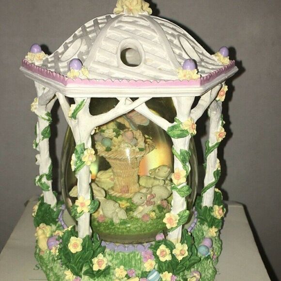 Avon 2003 Spring Easter Bunny Water Globe w/ Original Packaging - Picture 1 of 11